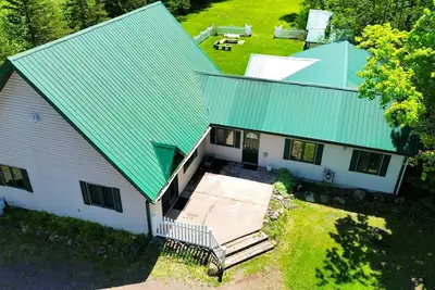 Image de Serenity Pow! Indoor Hot Tub, A/C & 3 Acres!