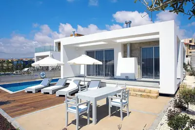Exclusive Luxury Beach Villas - Tourist Beach Location - Prime Tourist Area - Aq