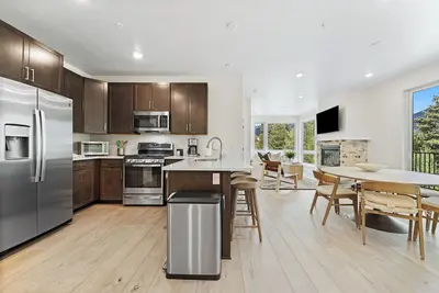 Image de Private Balcony w/ Slope & Snake River Views & Close to Mountain House Lifts!