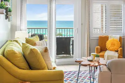 Image de Newly added 2 Br/ 2 Ba Condominium with Free Beach Service!