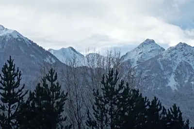 Image de Charmant T2 calme et ensoleillé, au coeur de Briançon, avec vue sur montagnes