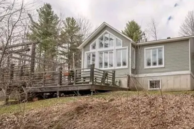 Image de Maison dans la forêt avec accès au lac