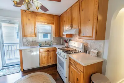 Image de Beautiful 6 bedroom beach house located 4 houses from the beach - pet friendly!