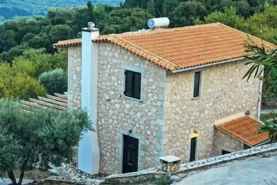 Maison solaire  au calme en pleine nature animal de compagnie bienvenu
