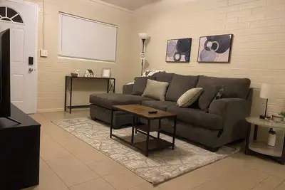Image de Comfy Apt near Phx Children's Hospital. Pet friendly.