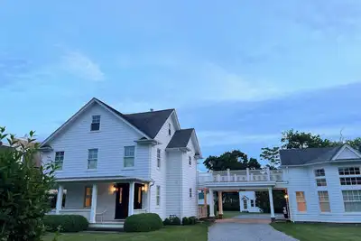 Image de Hamptons Summer Home, walk to everything!