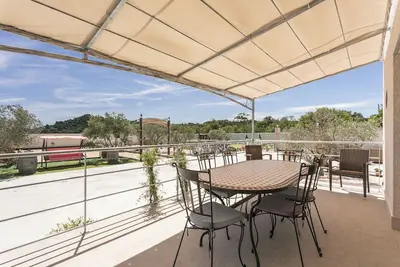Image de Grande maison de 4 chambres avec piscine à Pezenas
