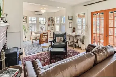 Image de charming bungalow -- walk to beach & downtown