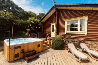 Image de Faweather Grange - 5 Star - Pet Friendly - Hot Tub - Scandinavian Log Cabin