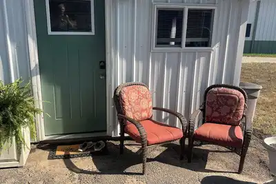 Image de Cozy cottage right off I-44 with horse stable & Rv sites available. Near college
