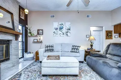 Image de In the vibrant suburb of Brandon, Fl. An hour or less drive from Fl attractions.