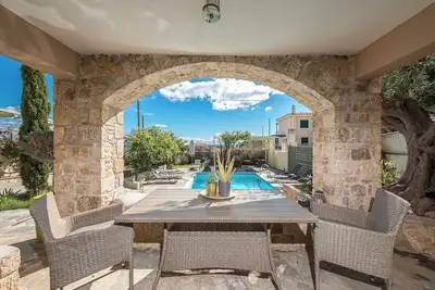 Family Apartment With Private Swiming Pool In Vravrona