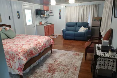 Image de Cozy cottage 20 minutes to beaches! Less than 10 minutes to Owa & Beach Express.