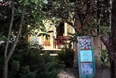 Image de Located in the center of the city. \nWith unique, beautiful garden and terrace.