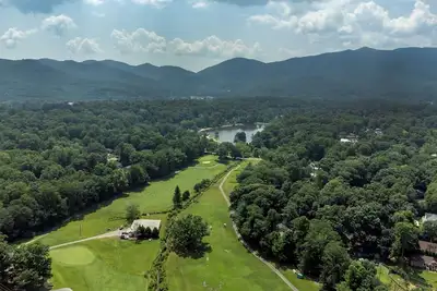 Image de Black Mountain Large two-story Golf Course Home