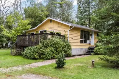 Image de Charming Cottage 2 min walk from a private beach on Georgian Bay