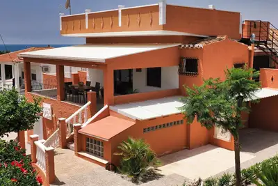 Image de Chalet de Lujocasa Terracota con Piscina, 3 Cocinas, 6 Habitaciones y 6 Baños