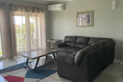 Image de Luxury unit close to airport, shopping, restaurants, & entertainment.