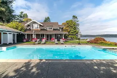 Image de Oceanfront TimberFrame Home | Pool, HotTub & Views