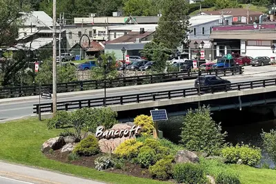 Image de Keep it simple at this centrally-located place. Easy to Atv trail w/ parking!