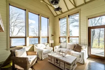 Image de Beautiful Lake front Property on Lake Munson. Family friendly!