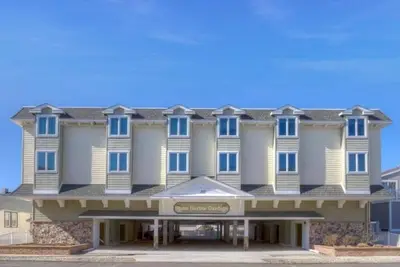 Image de 3 Bed, 1 Bath Condo with a pool!