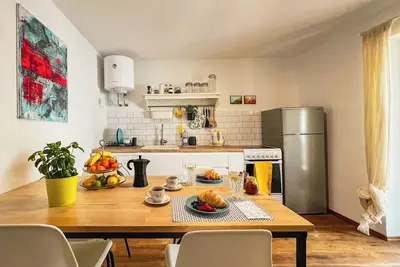 Image de Boho-style apartment with private terrace in old city centre, tailored for 2