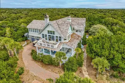 Image de Overlooking Bald Head Island Sunset on the Dunes of South Beach; large screened in porch