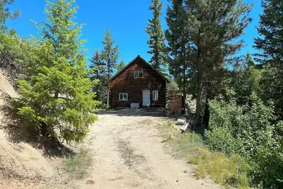 Image de Off Grid Cabin With Wifi! Surrounded by hiking trails, beautiful scenery