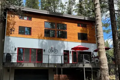 Image de Summer Lake / Ski House at Serene Lakes