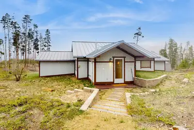 Image de Cozy home with full kitchen, private patio & mountain views