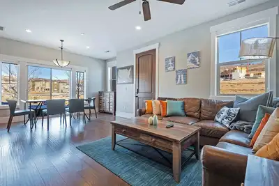 Image de Summertime Serenity in the Mountains! 3br Townhome