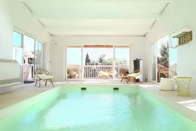 Image de Villa avec piscine intérieure, sauna, massage sur Rdv