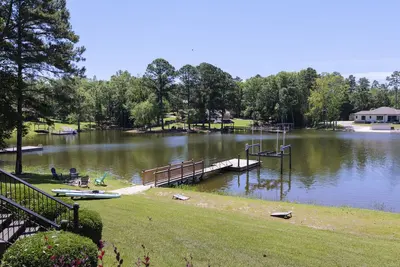 Image de Peaceful Retreat on Lake Murray - Hot Tub! , Private Dock, SUPs, and Kayaks