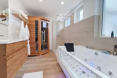 Image de Maison avec jardin - sauna et balnéo