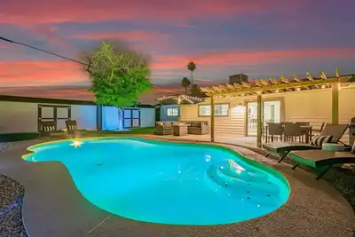 Image de Villa on Virginia|2 Masters|Pool & Hottub|Sleeps 10