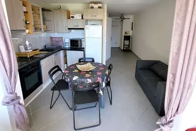 Image de Appartement T2 avec Piscine Gratuite, Parking Privatif, à 200m de la Plage - Animaux Acceptés
