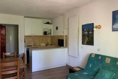 Image de Studio cosy proche pistes pour 2 pers - Parquet, Tv, cuisine équipée, Immeuble de standing