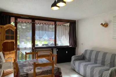 Image de Studio rénové, exposé Sud avec balcon, pour 4 personnes près des pistes et commerces à Pra-Loup 1600