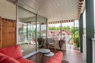 Image de Appartement moderne en centre-ville avec balcon et parking à 400m de la plage