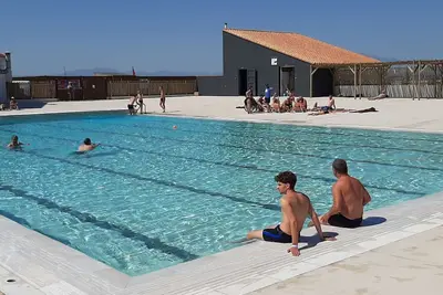 Image de T2 + cabine avec piscine, parking, proche commerces