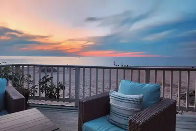 Image de Stunning Beachfront Cottage w/Fire Pit - 1 minute from Sea Breeze Amusement Park