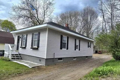 Image de Convenient family and dog friendly Brewer \/ Bangor home.