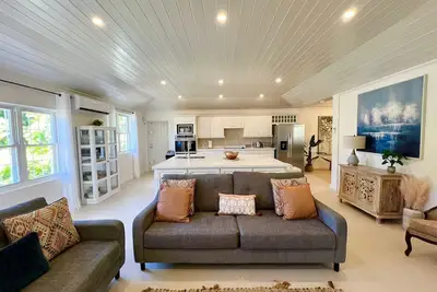 Image de Newly Refurbished Luxury 4 Bed Villa with Bar & Pool in Sunset Crest, Holetown