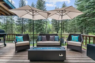Image de New Listing! Water Views, Pet Friendly, Wood Burning Stove