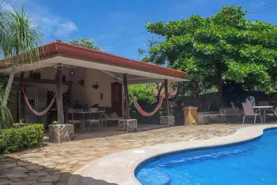 Image de Casa Ixora Flamingo: piscine et patio partagés à Flamingo. Pet-Friendly !