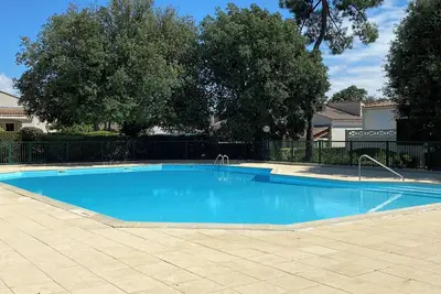 Image de Villa avec piscine collective Ă St palais sur mer