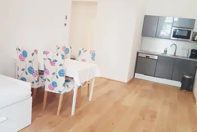 Image de Deluxe 3 Br Apartment A14 in historic city center with Ac