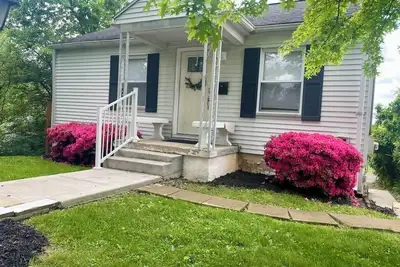 Image de Newly Renovated Cottage near Wvu Hospital, short walk to Football Stadium.