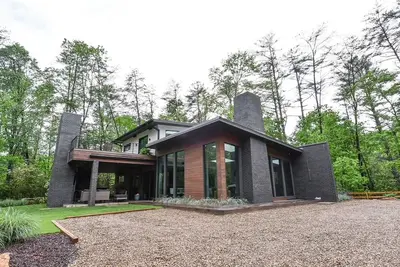 Wildblume-New Modern Private Home w/Hot Tub, Pool Table